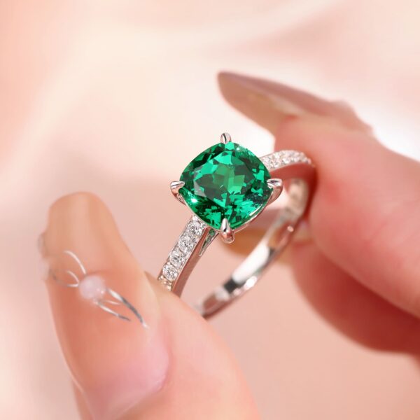18K White Gold Emerald Ring with Four-Prong Setting and Diamond Accents