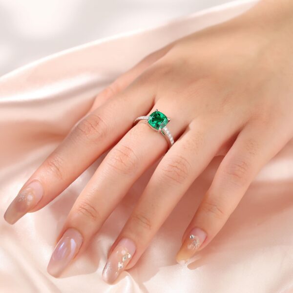 18K White Gold Emerald Ring with Four-Prong Setting and Diamond Accents
